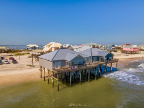 Rainbows End - GULF FRONT! Enjoy the sun on your shoulders while you laze on the deck, home